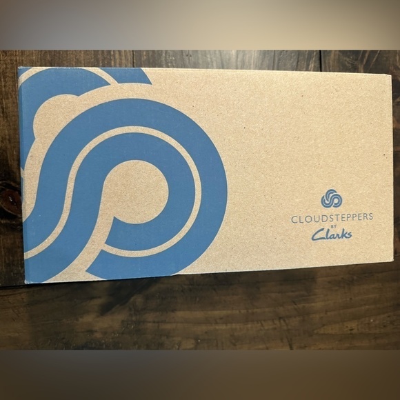 Cloudsteppers by Clarks Red Slip-On Shoes - Picture 2 of 12